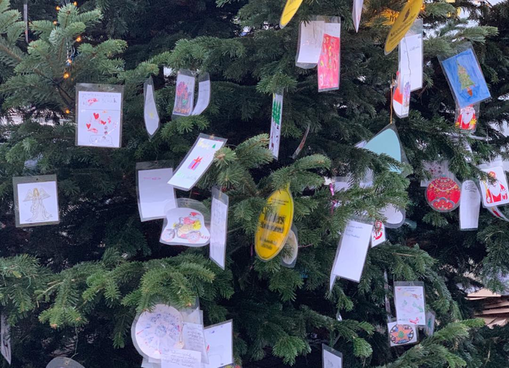 Weihnachtsbaum mit Wunschkarten